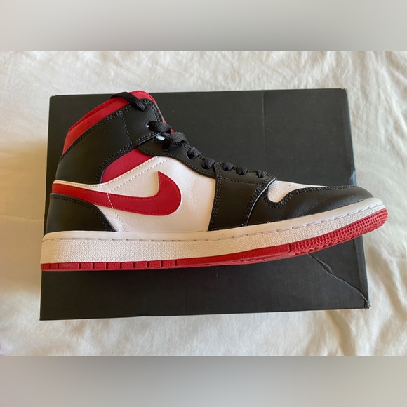 Air Jordan 1 Mid 'Black Gym Red' 554724-122 - Picture 7 of 12